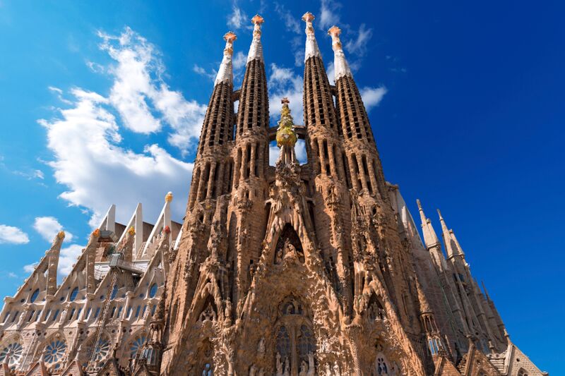 スペイン旅行の際はmust Visit バルセロナが誇るガウディの建築５選