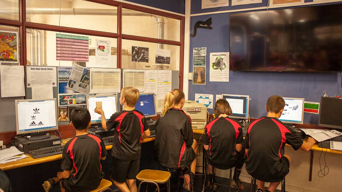 ニュージーランド留学おススメ学校|図工授業風景